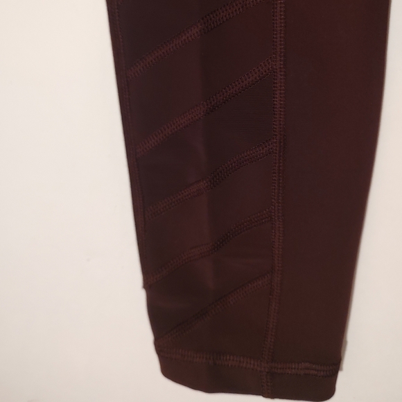Athleta Slash Stealth 7/8 Tight Mesh Panels Leggings Burgundy Pockets Fitted S - Picture 12 of 16